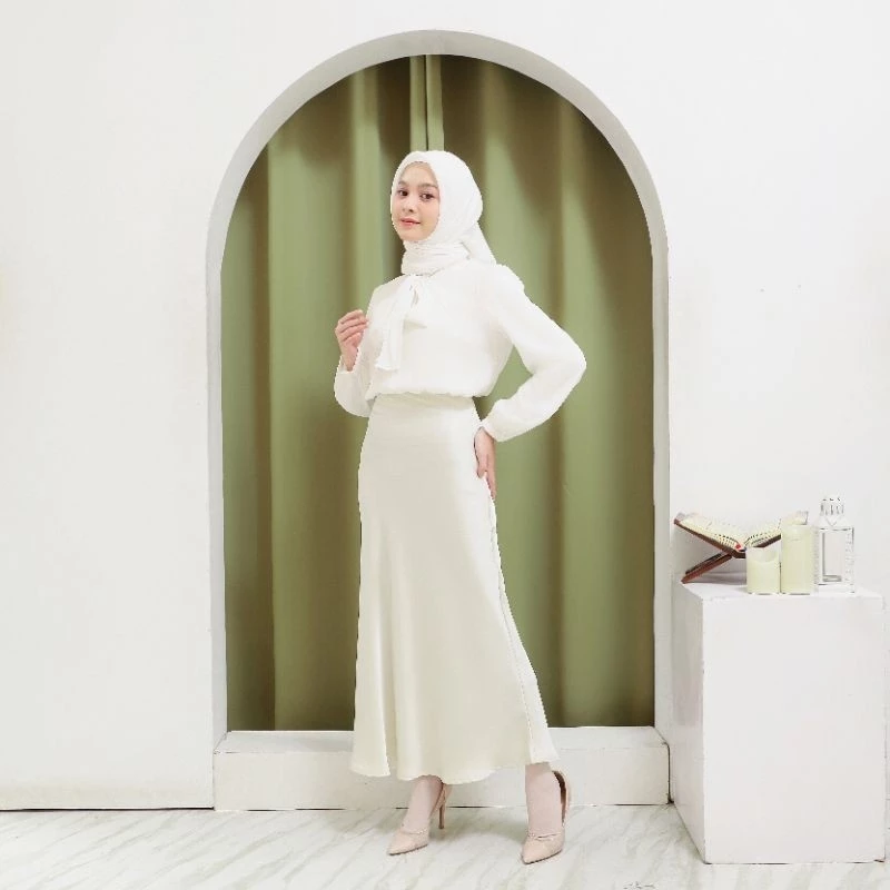 [JENN&ROSE] Carol Premium Satin Silk Skirt - Midi Lenght